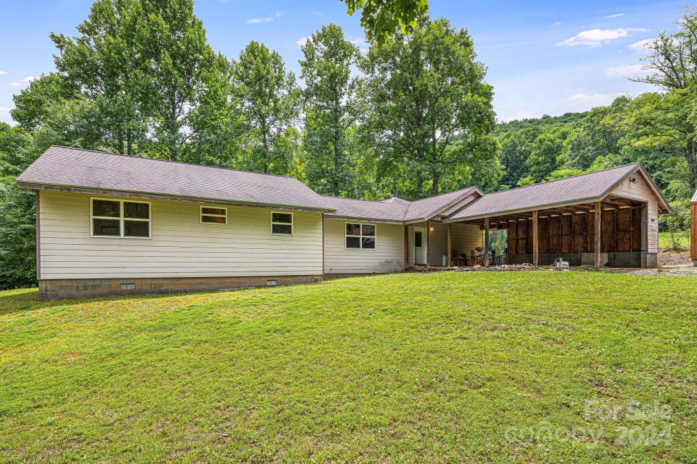 70 Landis Ln Burnsville, NC 28714