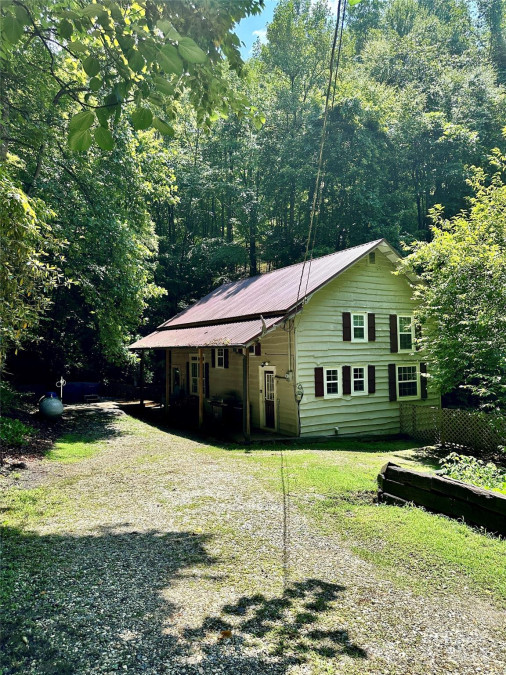 3348 Nc Hwy 28 Hw Bryson City, NC 28713