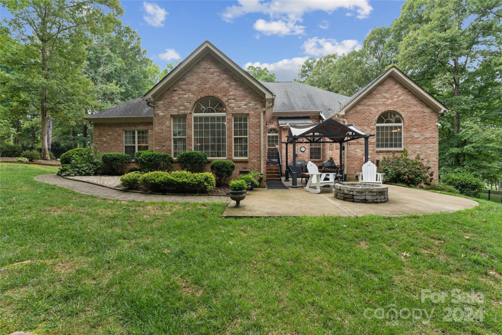 4634 Sawgrass Ct Denver, NC 28037