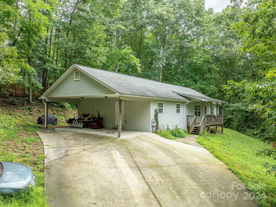 39 Sherwood Village Ln Brevard, NC 28712