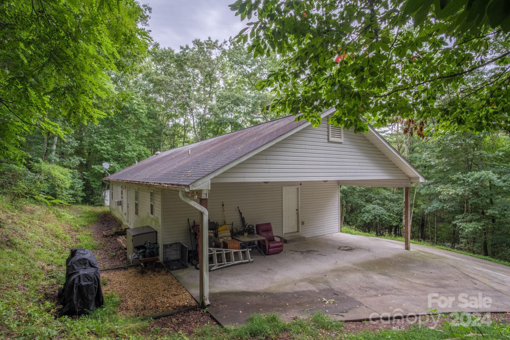 39 Sherwood Village Ln Brevard, NC 28712