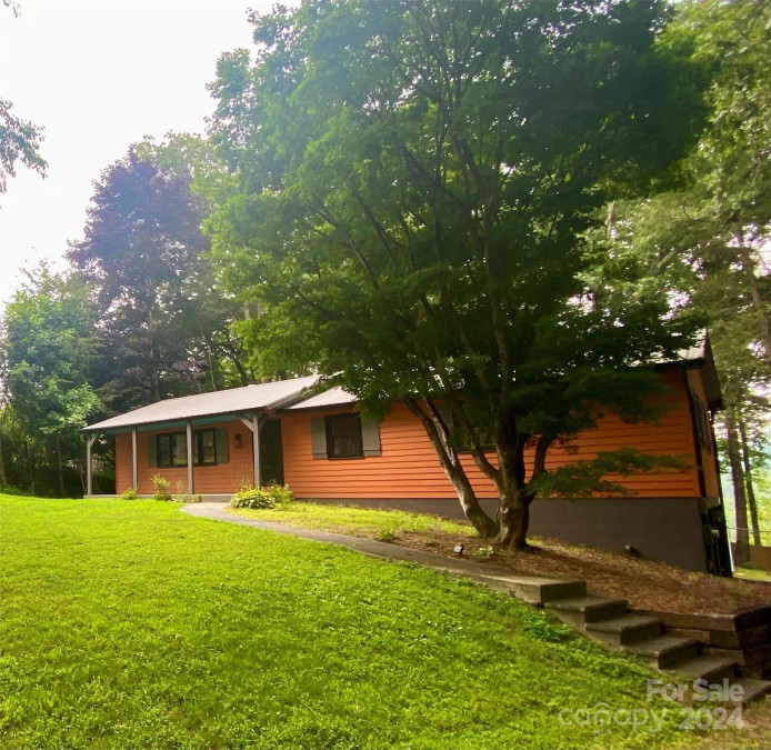 345 Kingswood Dr Hendersonville, NC 28792