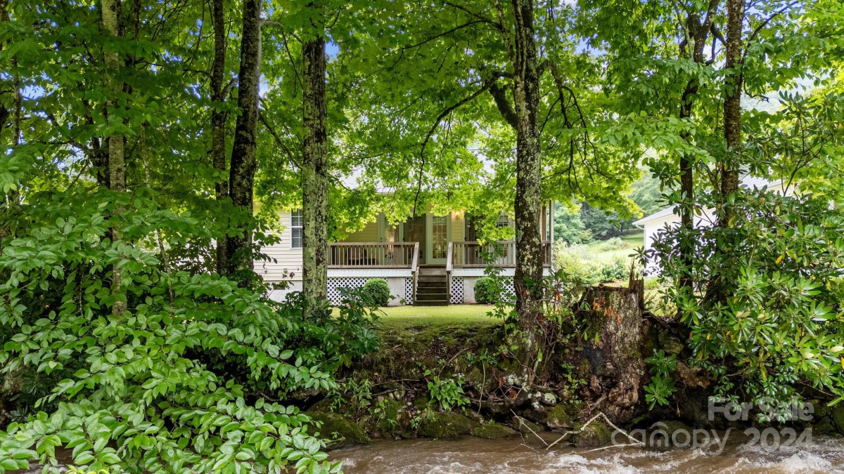 118 Whitewater Dr Maggie Valley, NC 28751