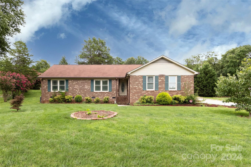 1544 Daybreak Rd Kannapolis, NC 28081