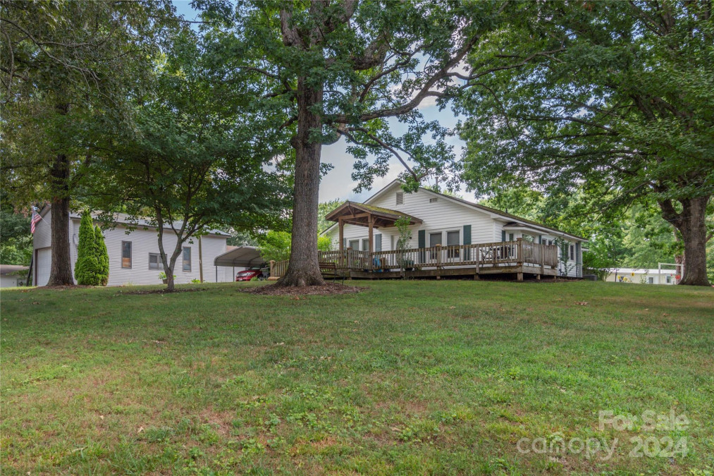 6 Oak Valley Dr Swannanoa, NC 28778