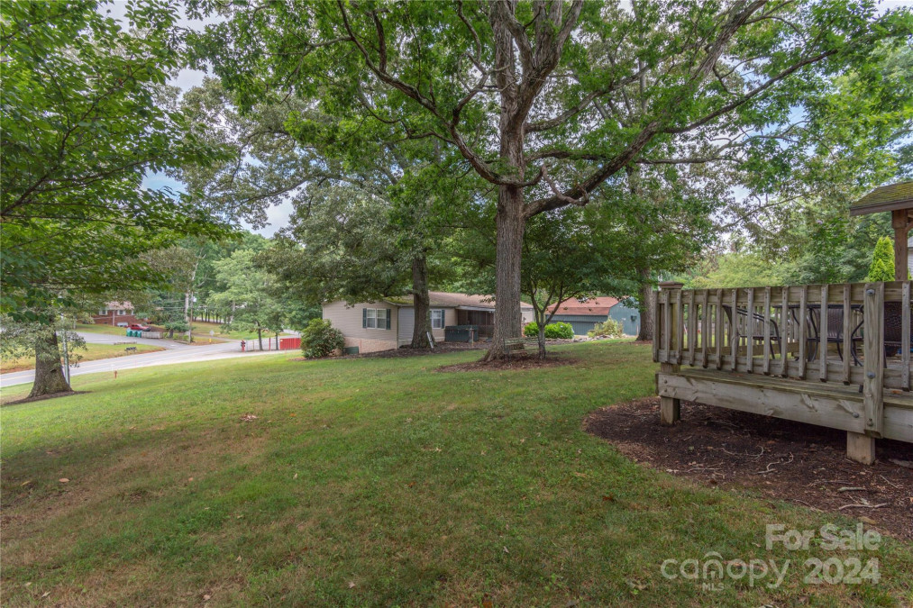 6 Oak Valley Dr Swannanoa, NC 28778