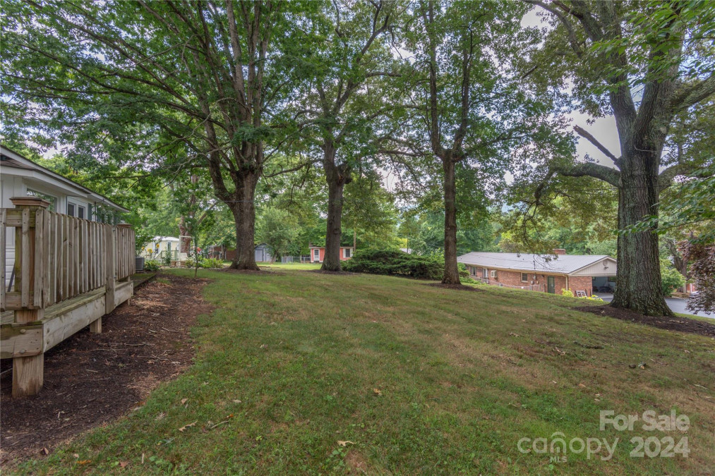 6 Oak Valley Dr Swannanoa, NC 28778