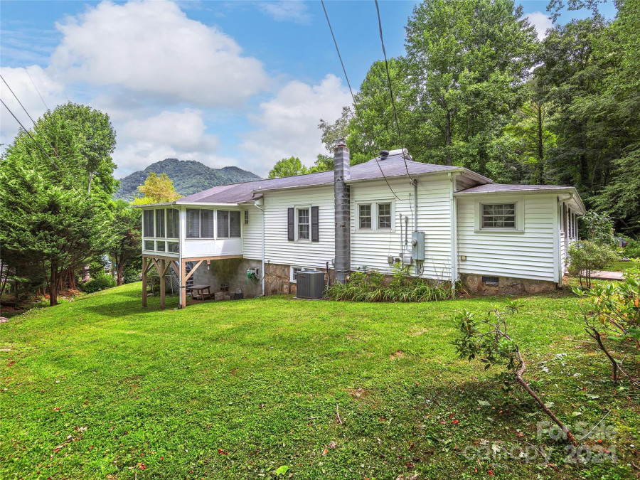 330 Johnson Branch Rd Maggie Valley, NC 28751