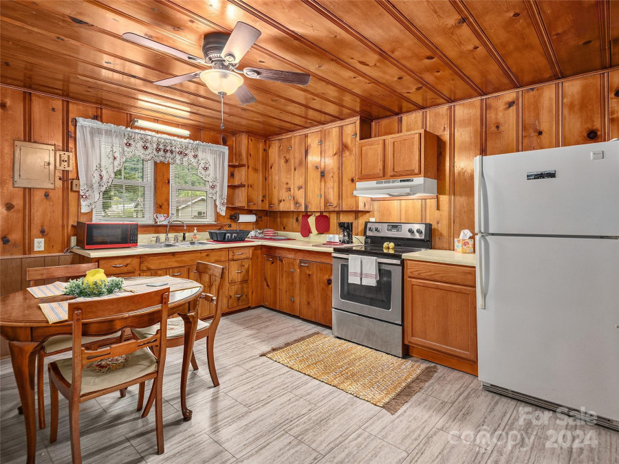 330 Johnson Branch Rd Maggie Valley, NC 28751