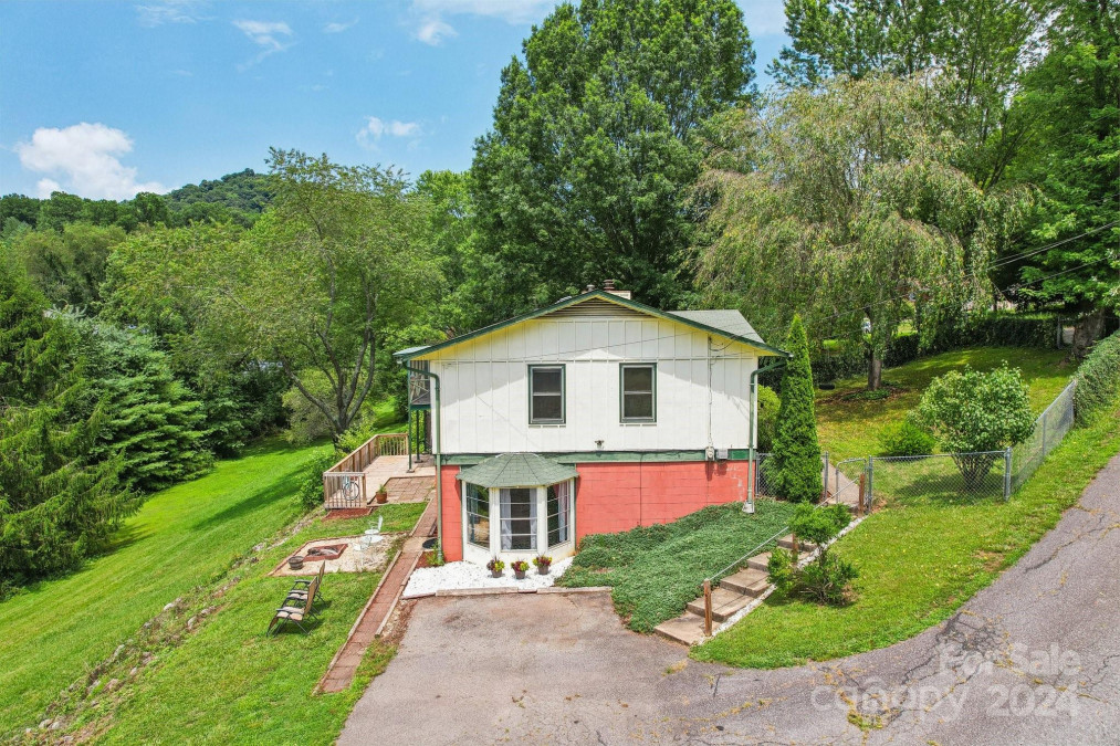 26 Melton Road Extension Candler, NC 28715