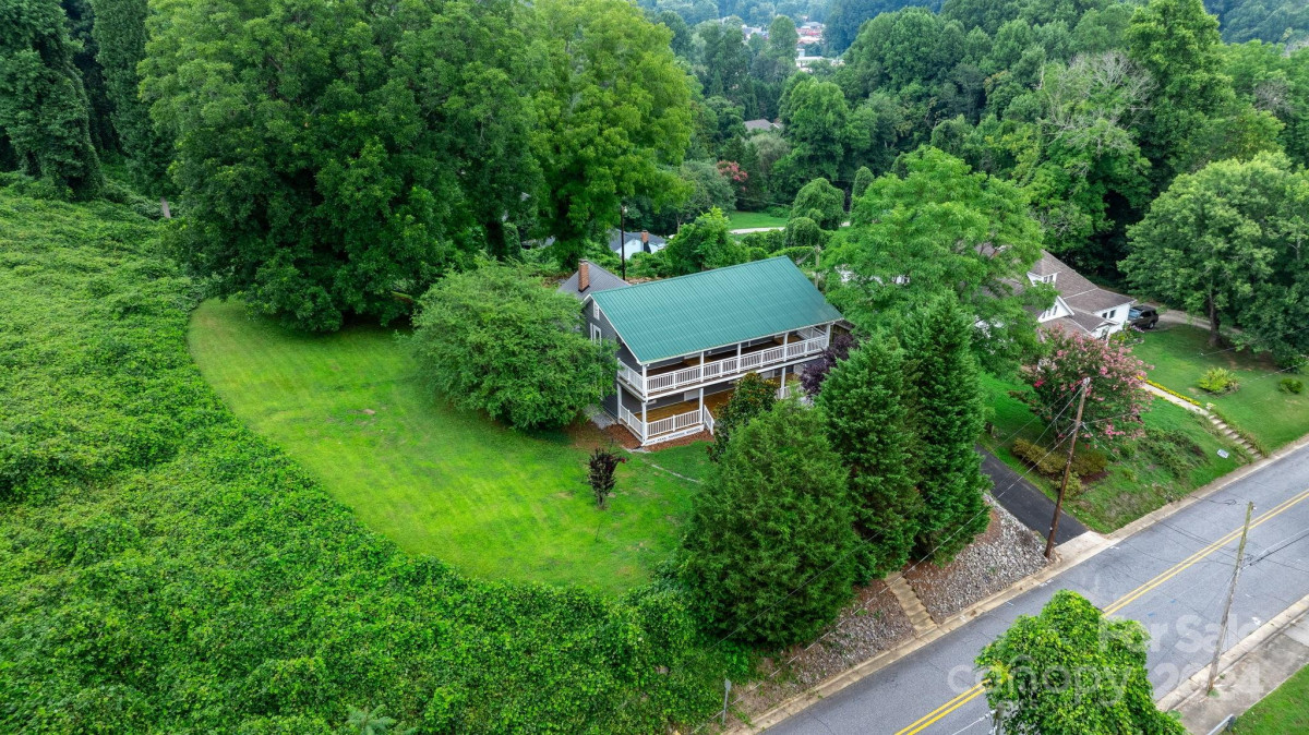 408 Ridge St Lenoir, NC 28645