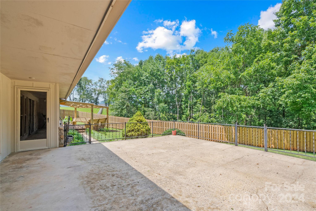 120 Oak Trails Ps Leicester, NC 28748