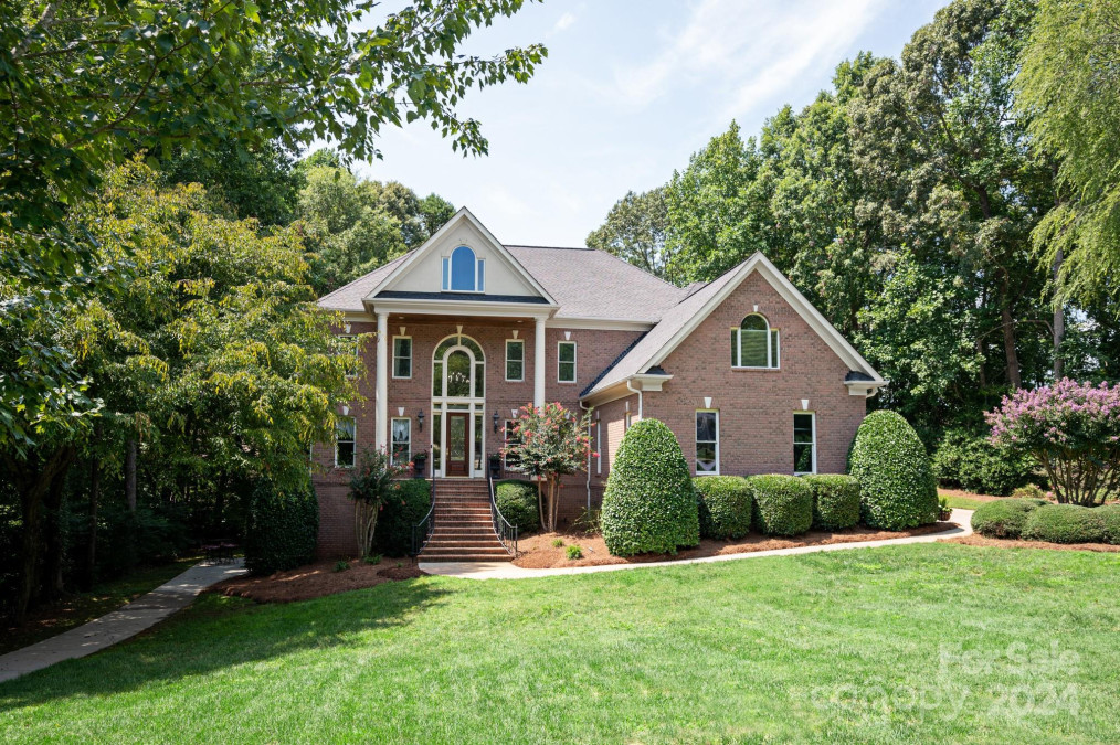 1009 Honors Ct Waxhaw, NC 28173