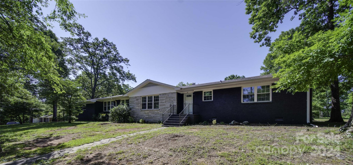 126 Oakley Dr Harrisburg, NC 28075