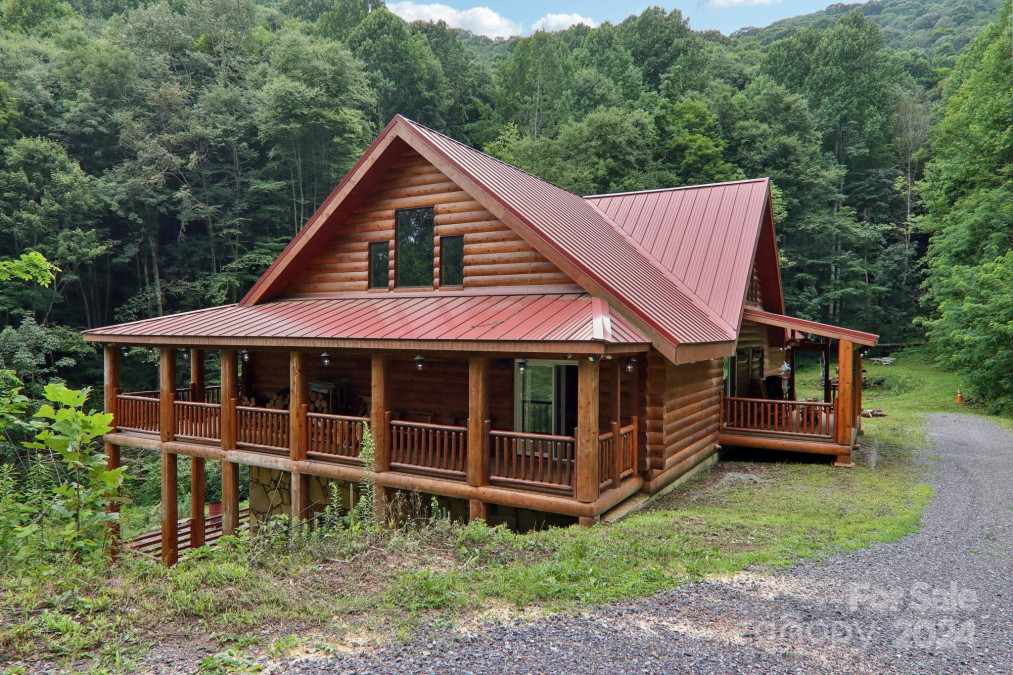 4501 Cove Creek Rd Waynesville, NC 28785