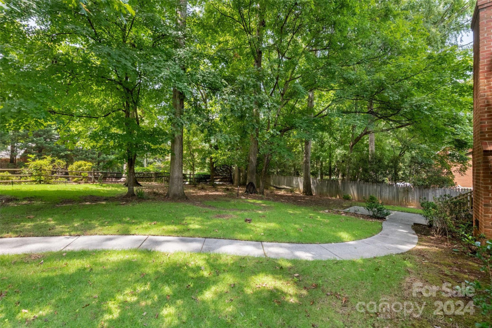 9808 Warwick Cir Charlotte, NC 28210