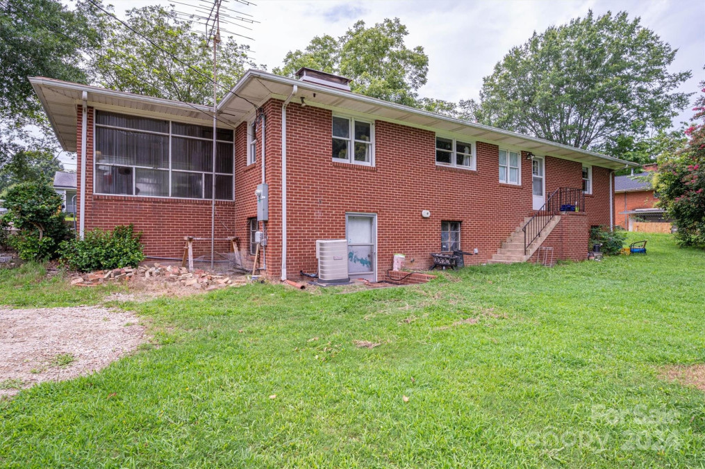 205 Bates Ave Cherryville, NC 28021