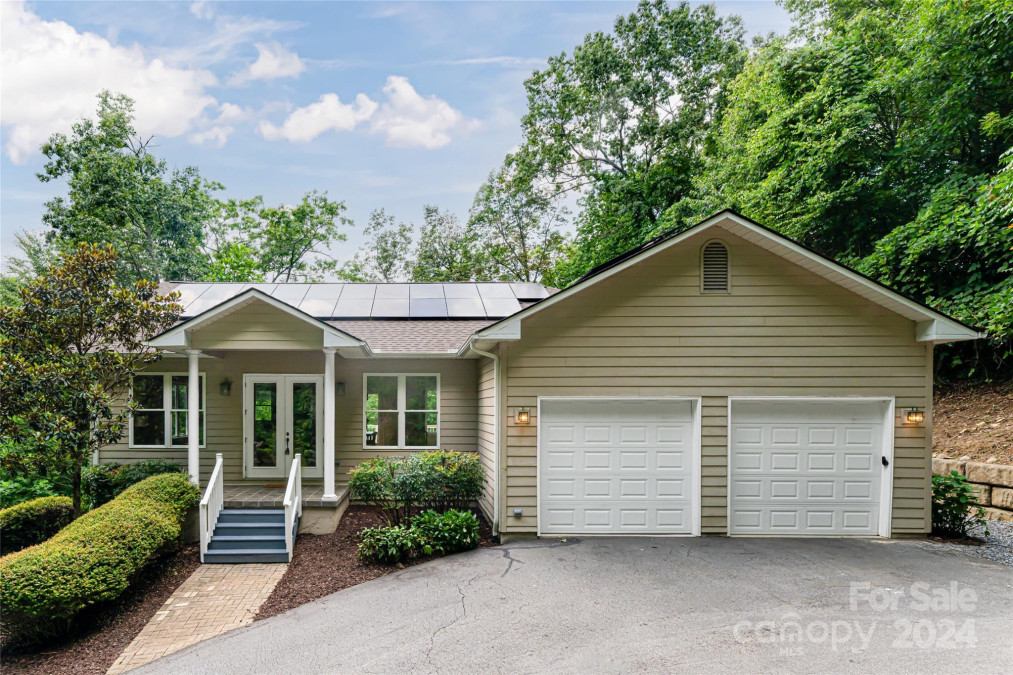 15 Falcon Crest Dr Fairview, NC 28730