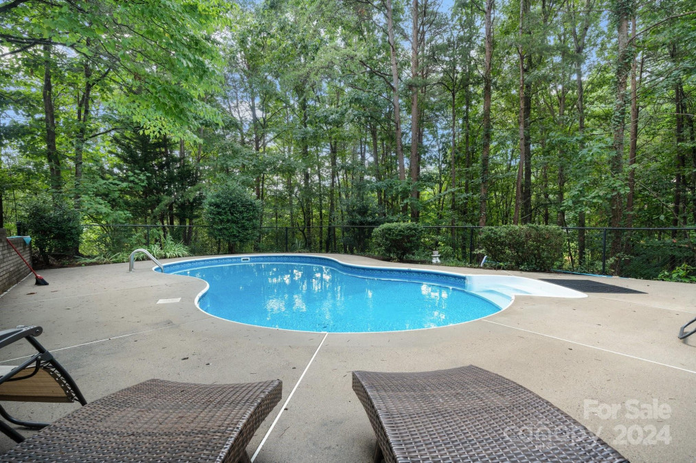 1333 Shadowfax Wynd Rd Hickory, NC 28602