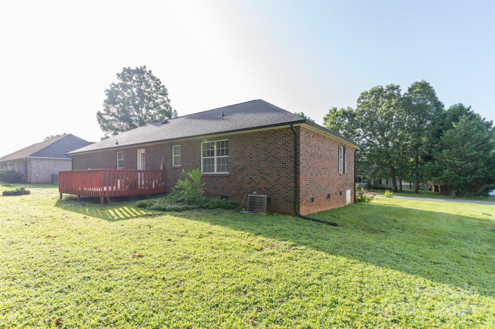 1877 Summerfield Cir Conover, NC 28613