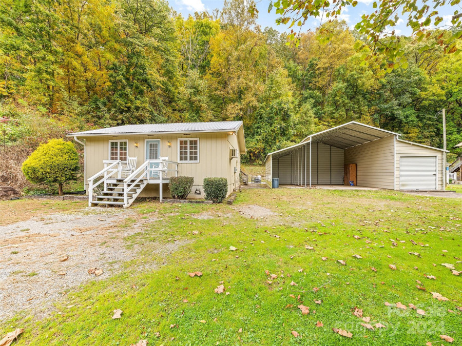 702 Jonathan Creek Rd Waynesville, NC 28785