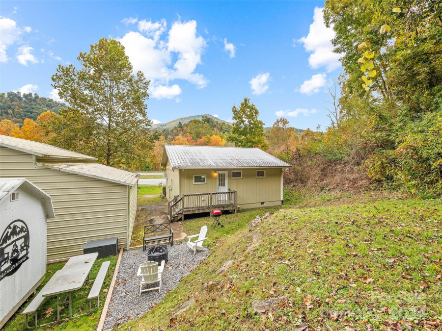 702 Jonathan Creek Rd Waynesville, NC 28785