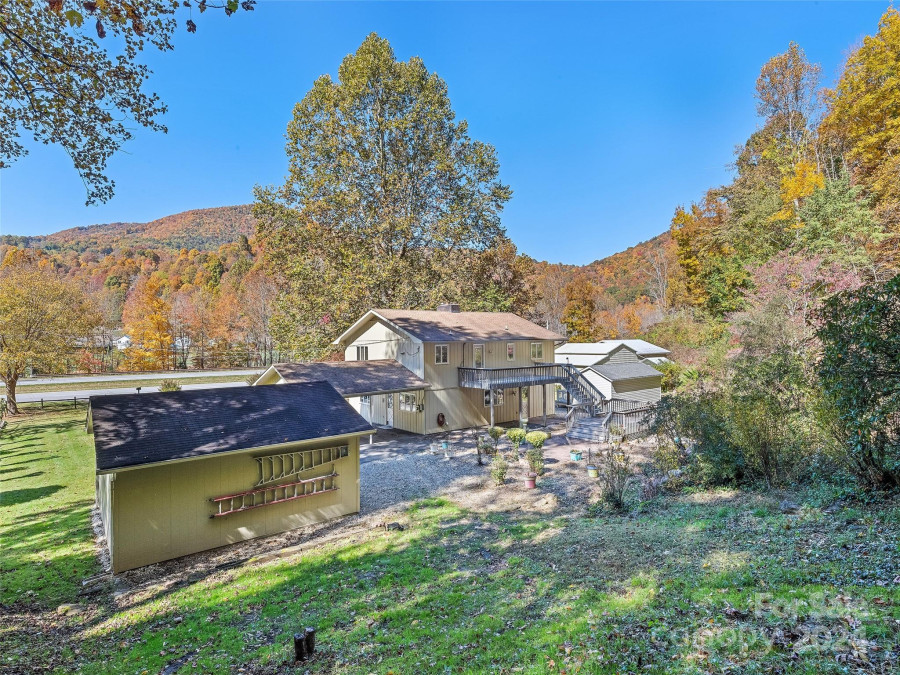 702 Jonathan Creek Rd Waynesville, NC 28785