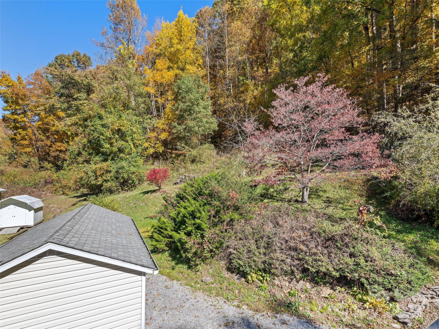 702 Jonathan Creek Rd Waynesville, NC 28785