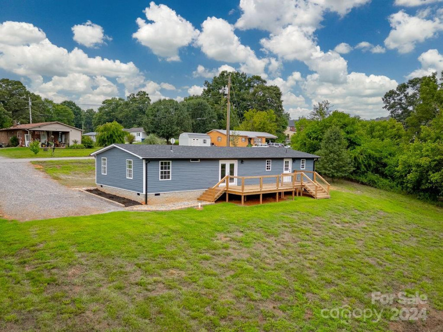 55 Shannon Park Cir Taylorsville, NC 28681