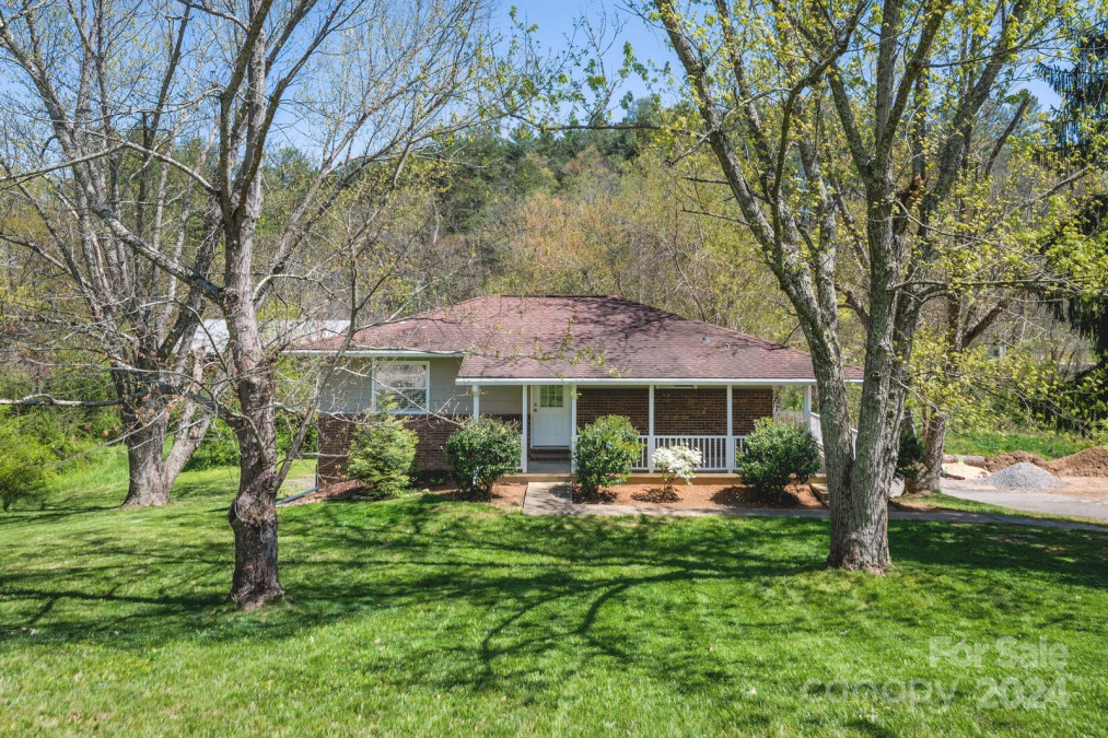 523 Johnston School Rd Asheville, NC 28806