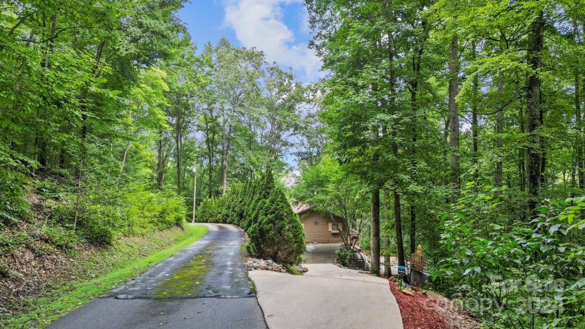 45 Pinecrest Dr Franklin, NC 28734