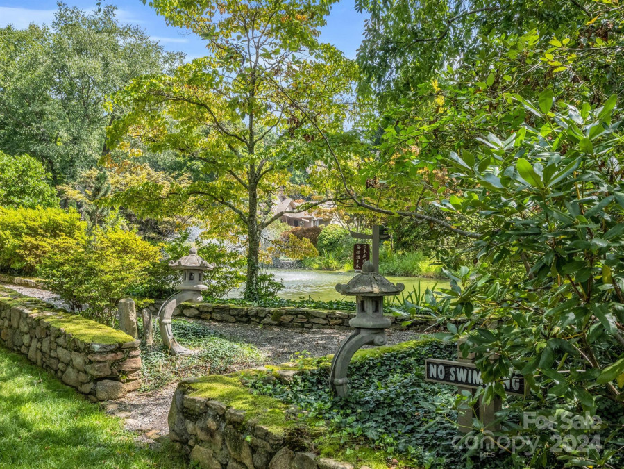 27 Ridge Ter Asheville, NC 28804