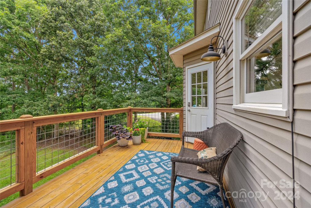 253 Old Gibbs Rd Weaverville, NC 28787