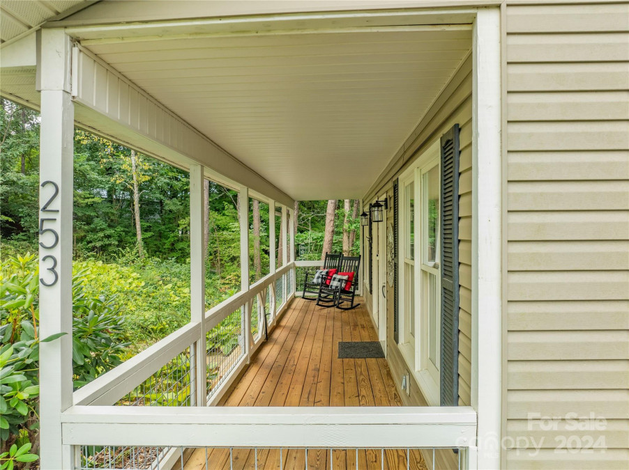 253 Old Gibbs Rd Weaverville, NC 28787