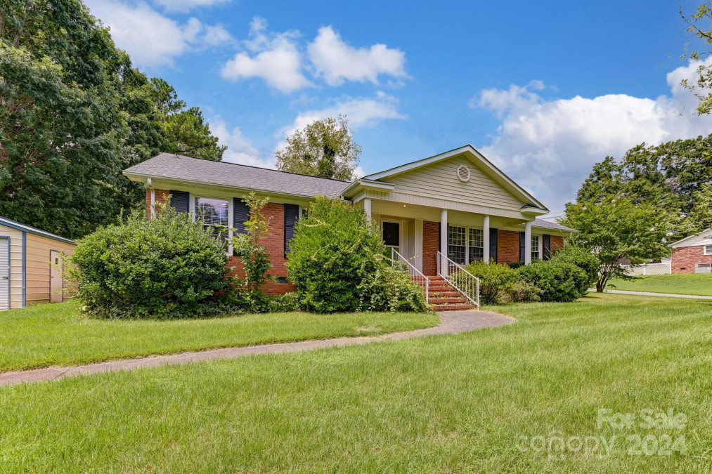 1233 Castlegate St Gastonia, NC 28054