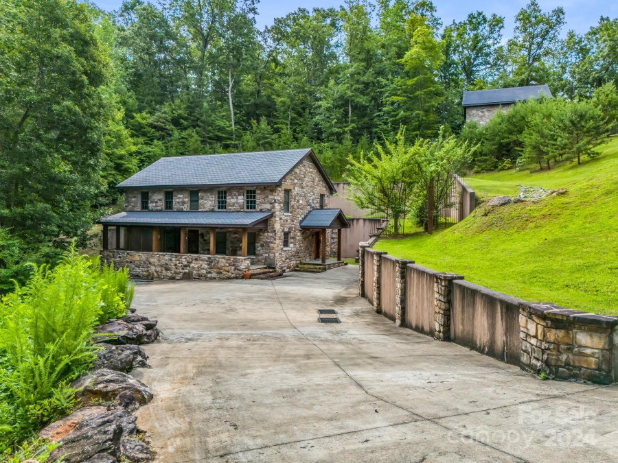 2452 Lake Adger Pw Mill Spring, NC 28756