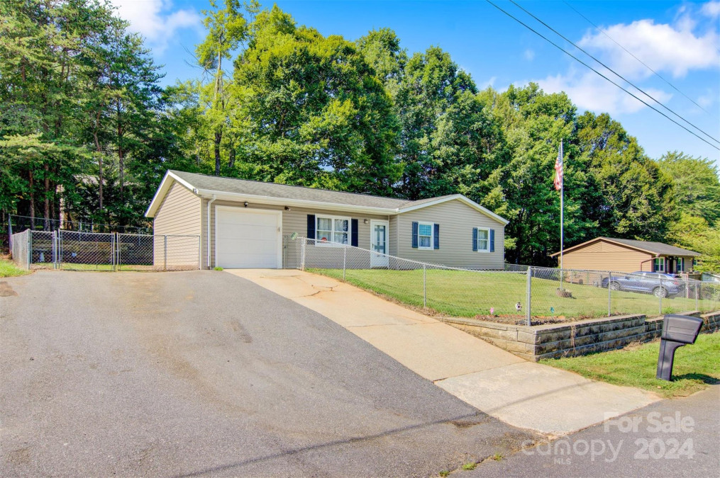 26 Ashley St Granite Falls, NC 28630