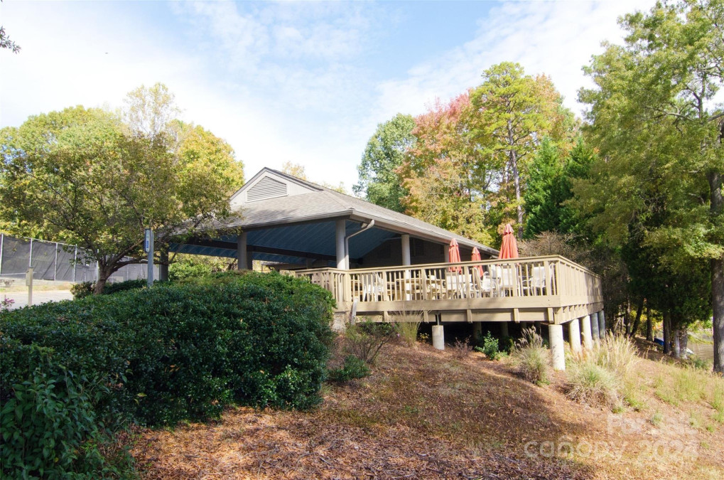 8 Blackberry Ln Lake Wylie, SC 29710