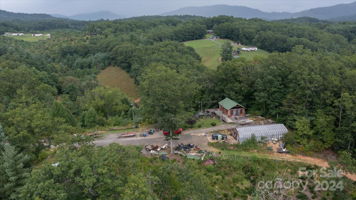 271 Frank J Beam Rd Spruce Pine, NC 28777