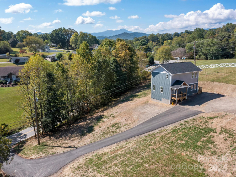 6 Silas River Way Candler, NC 28715