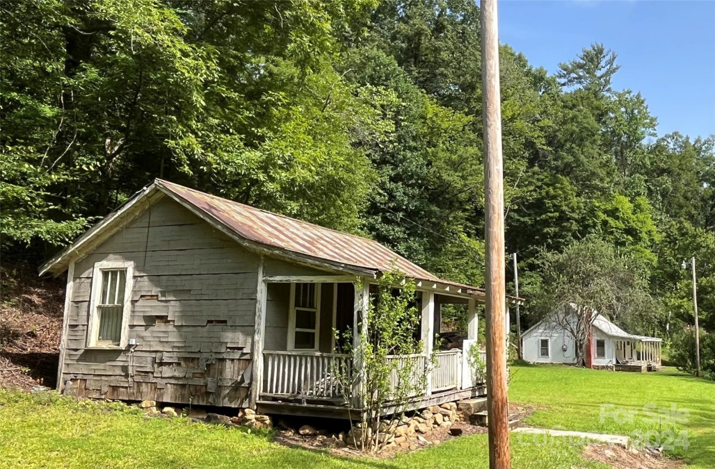 851 Lower Shut In Rd Hot Springs, NC 28743