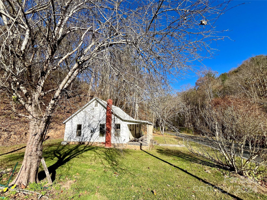 851 Lower Shut In Rd Hot Springs, NC 28743