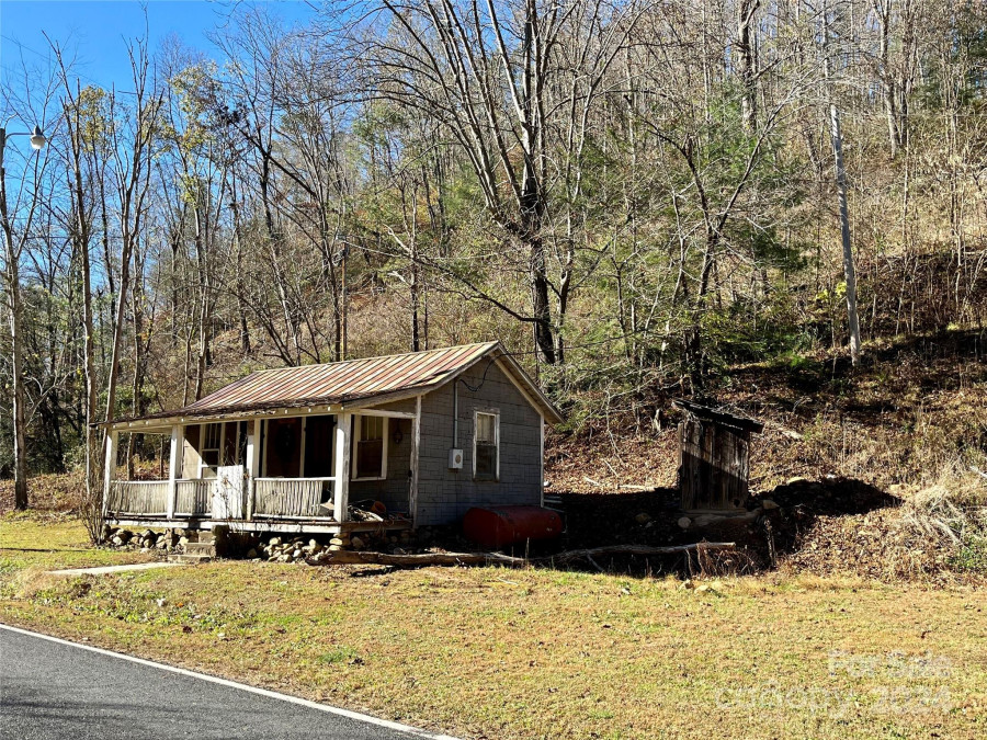 851 Lower Shut In Rd Hot Springs, NC 28743