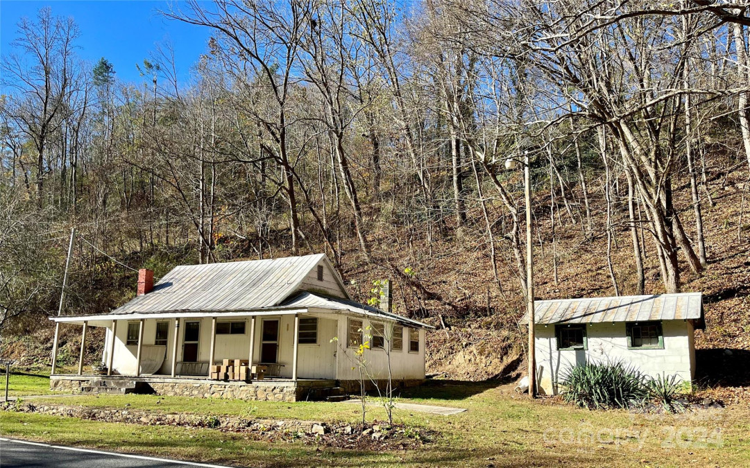 851 Lower Shut In Rd Hot Springs, NC 28743