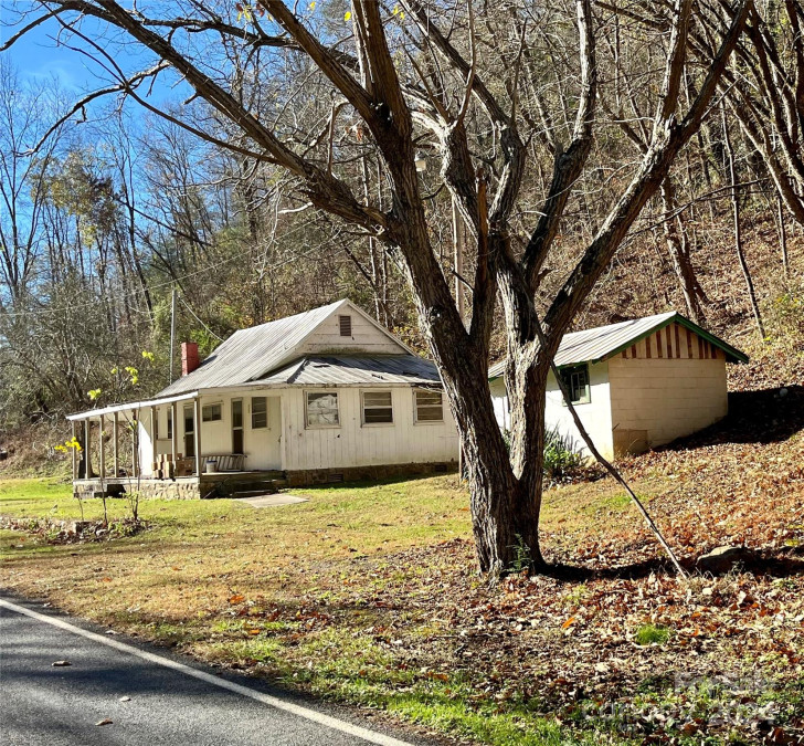 851 Lower Shut In Rd Hot Springs, NC 28743