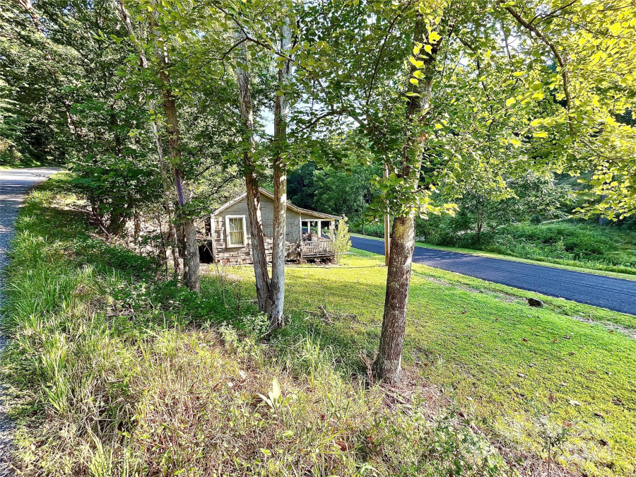 851 Lower Shut In Rd Hot Springs, NC 28743