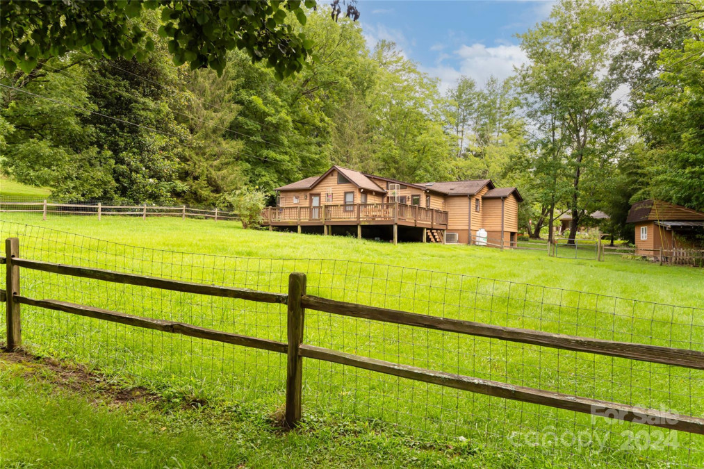 352 Longs Chapel Rd Weaverville, NC 28787