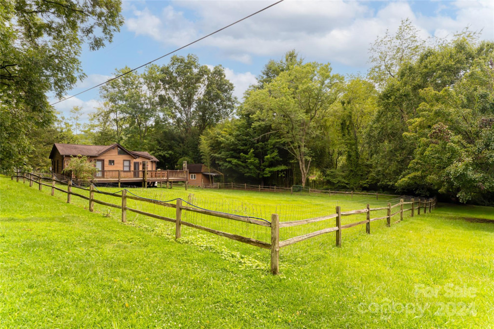 352 Longs Chapel Rd Weaverville, NC 28787