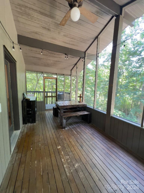 394 Jonathan Ln Lake Lure, NC 28746