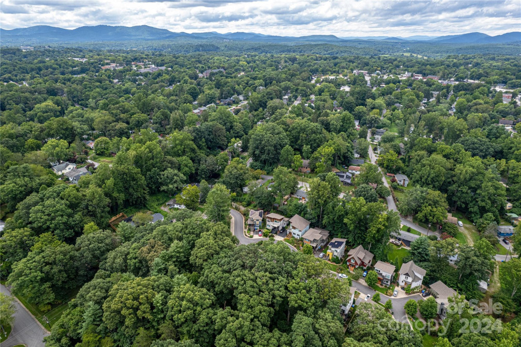 15 Mauricet Ln Asheville, NC 28806